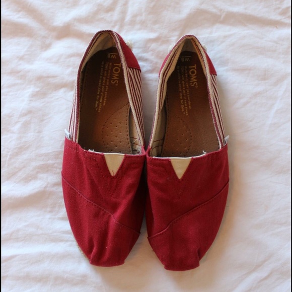 Red stripe TOMS university style size 8