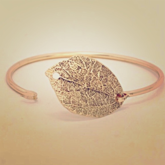 Farah Jewelry Leaf Bracelet - Picture 5 of 5