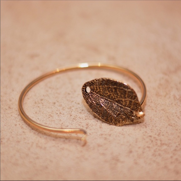 Farah Jewelry Leaf Bracelet - Picture 4 of 5