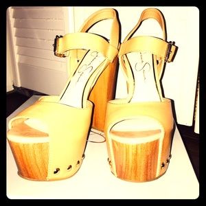 Jessica Simpson nude platform heels