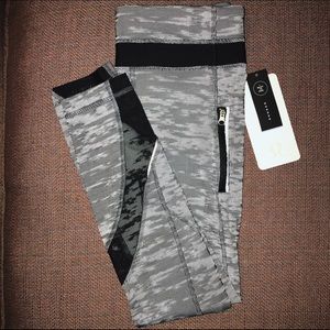 LULULEMON LIGHT GREY TIGHTS