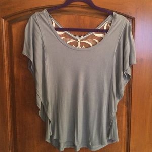 Blouse with detailed lax back