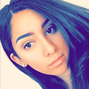 Meet your Posher, Adriana
