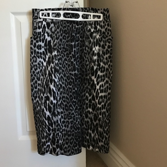 Elie Tahari Black and Gray Leopard Pencil Skirt