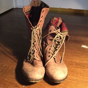 Steve Madden lace up boots