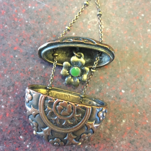 Secret pendant necklace