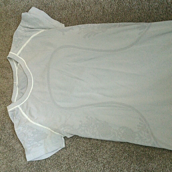 Lululemon swiftly size 6 short sleeve