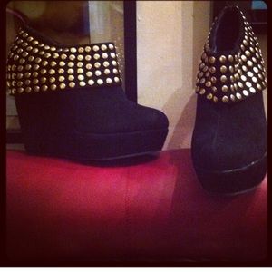 N.Y.L.A Wedge Booties