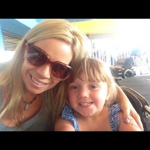 Meet your Posher, Monica