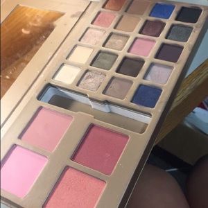 Makeup palette