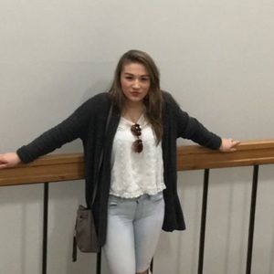 Meet your Posher, Danielle