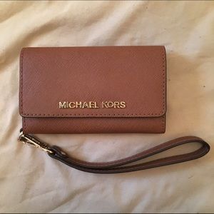 Michael Kors Iphone 5/5s Leather Wristlet