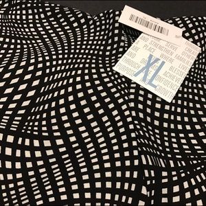 Funky black and white LuLaRoe Azure ✨XL/16/18/20✨