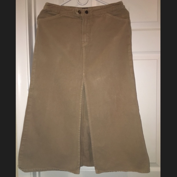 Authentic D&G 2-pocket tan skirt. Size 26.