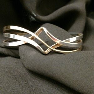 Bangle bracelet