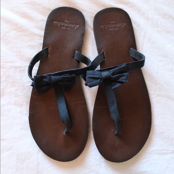 Abercrombie navy blue bow sandals size 8