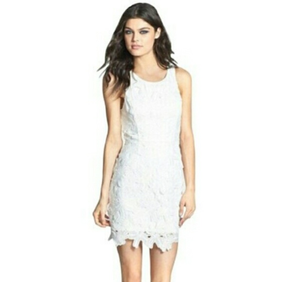 Astr Dresses & Skirts - ASTR Textured Floral Dress