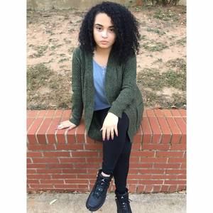 Meet your Posher, Amya