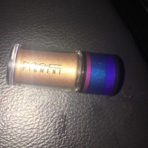 M.A.C. Pigment