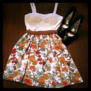 🔹️HP🔸️Spaghetti-strap sundress.