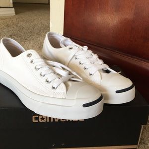 White converse shoes