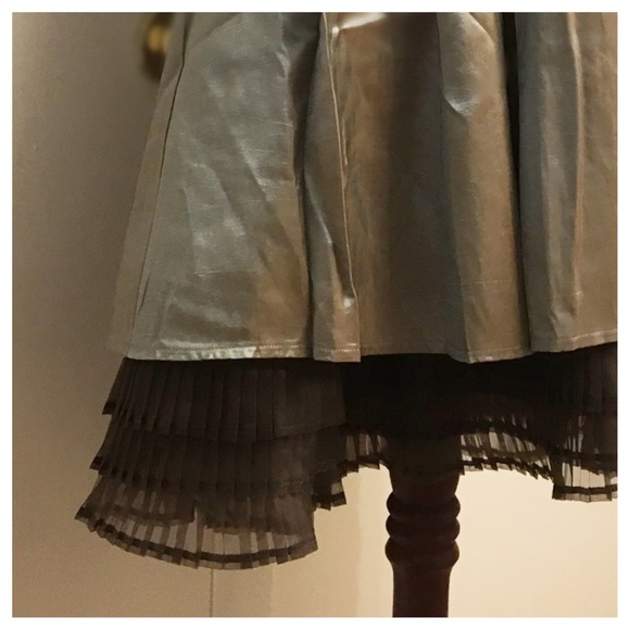 Beautiful Statement A line Dress! Elastic Back - Picture 5 of 8