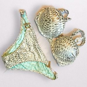 32 C Victoria Secret swimsuit & S bottoms