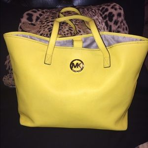 🌼🌼🌼MICHAEL KORS JETSET TOTE CITRUS PRICE FIRM