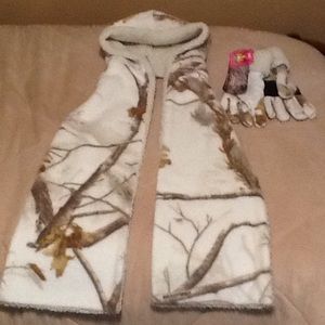 Fleece hat/scarf with gloves