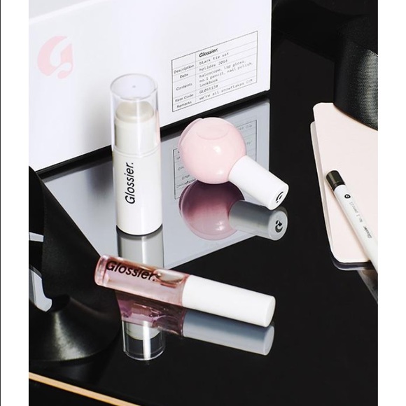 20% OFF GLOSSIER CODE - Picture 2 of 3