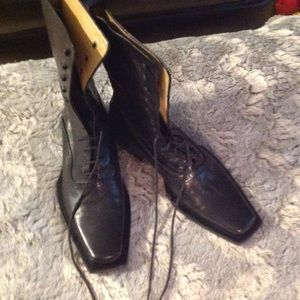 Georgous new leather lace and strap up boot