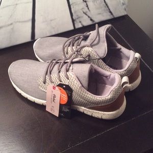 Boys grey/white shoe size 5