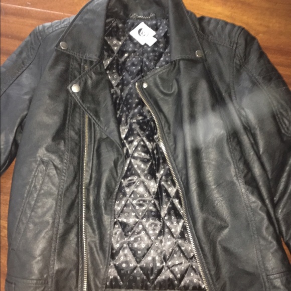 Women's leather jacket volcome