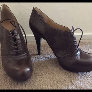Bandolino chocolate brown leather booties