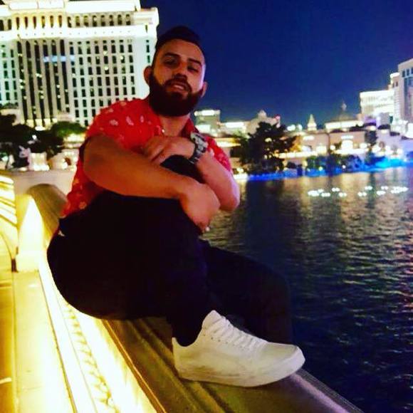 Meet your Posher, Carlos - Picture 1 of 1