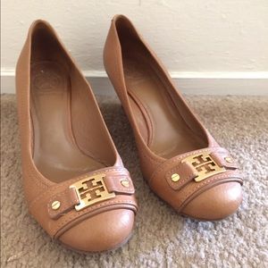 Tory Burch pebbled leather tan wedges gold buckle