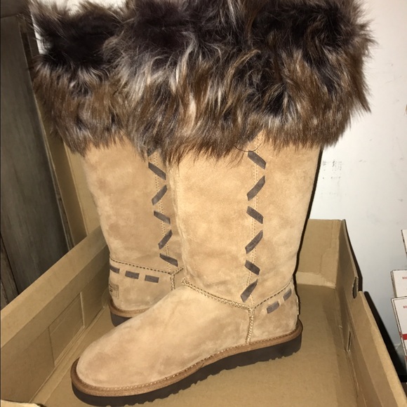 UGG Shoes - 💋NWT! Ugg" Rosana Casual Chestnut Boots!