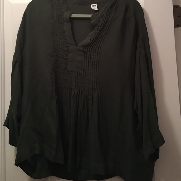 Green flowy top