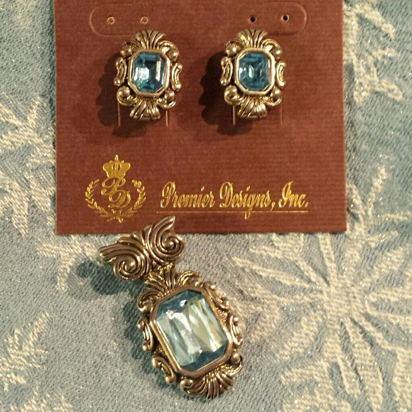Premier Designs Earring and Pendant Set
