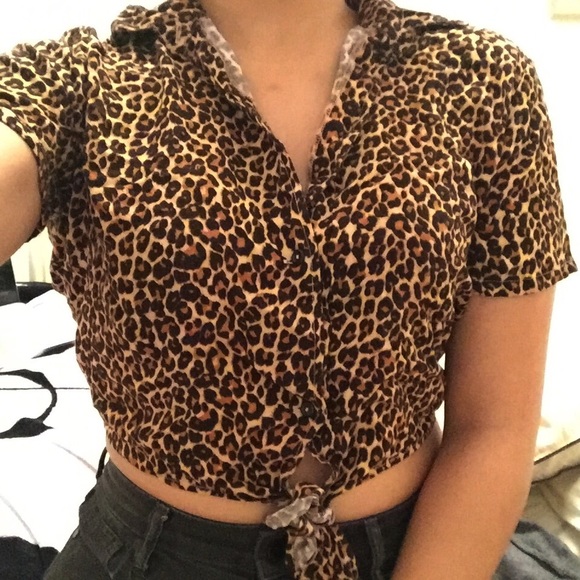 🚫SOLD ON DEPOP🚫 AA leopard print top - Picture 2 of 4