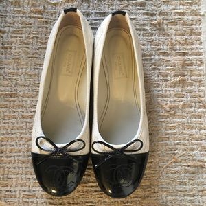 Beige Chanel anthracite ballerina flats