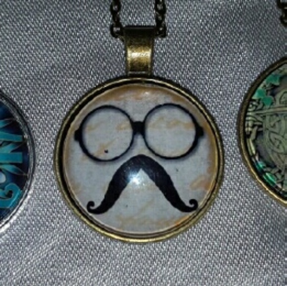 Necklace - Picture 1 of 1