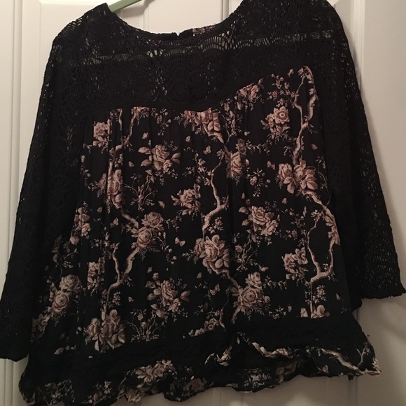Black flowy top