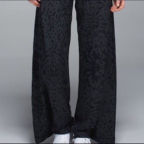 Lululemon Forward Fold pants in cheetah - Picture 3 of 3