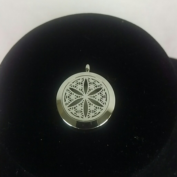 Aromatherapy Diffuser Pendant 💛3 for $15💛