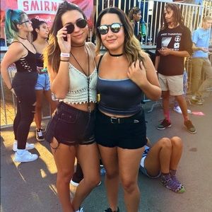 Meet your Poshers, Paige and Brenna