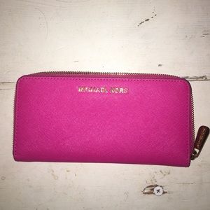 Michael Kors jet set wallet