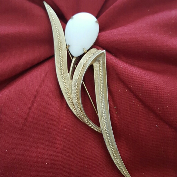 Vintage Sarah Coventry Broach