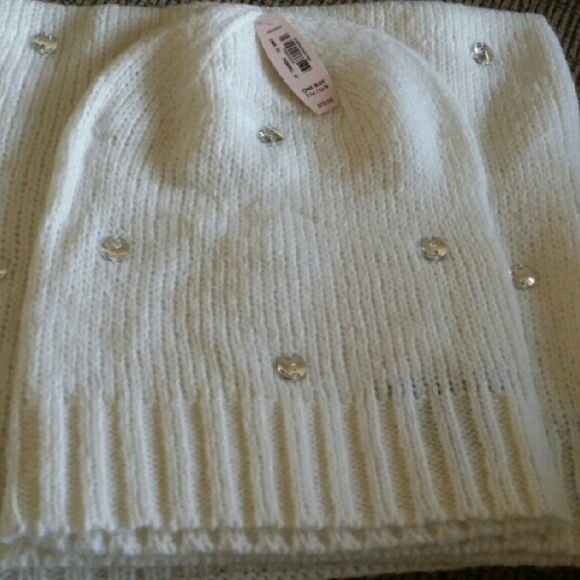 ❄Victoria's Secret hat and neck warmer set.❄ - Picture 2 of 3