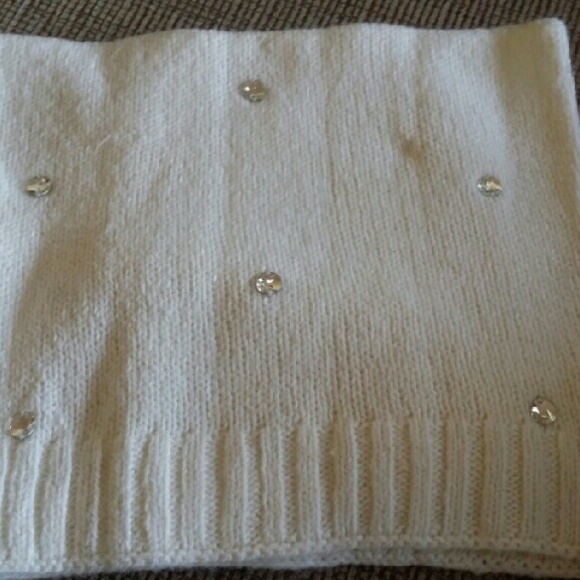 ❄Victoria's Secret hat and neck warmer set.❄ - Picture 3 of 3